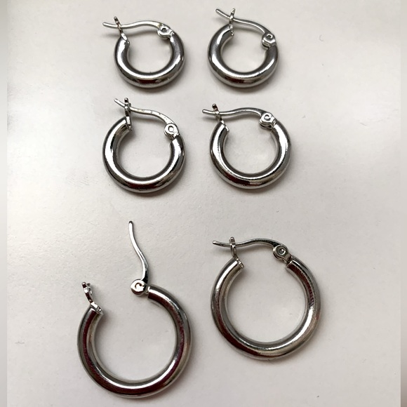 NWT Mixed Set of Silver Earrings from Garage & 3 Pairs of Silver Hoop Earrings - Picture 3 of 5